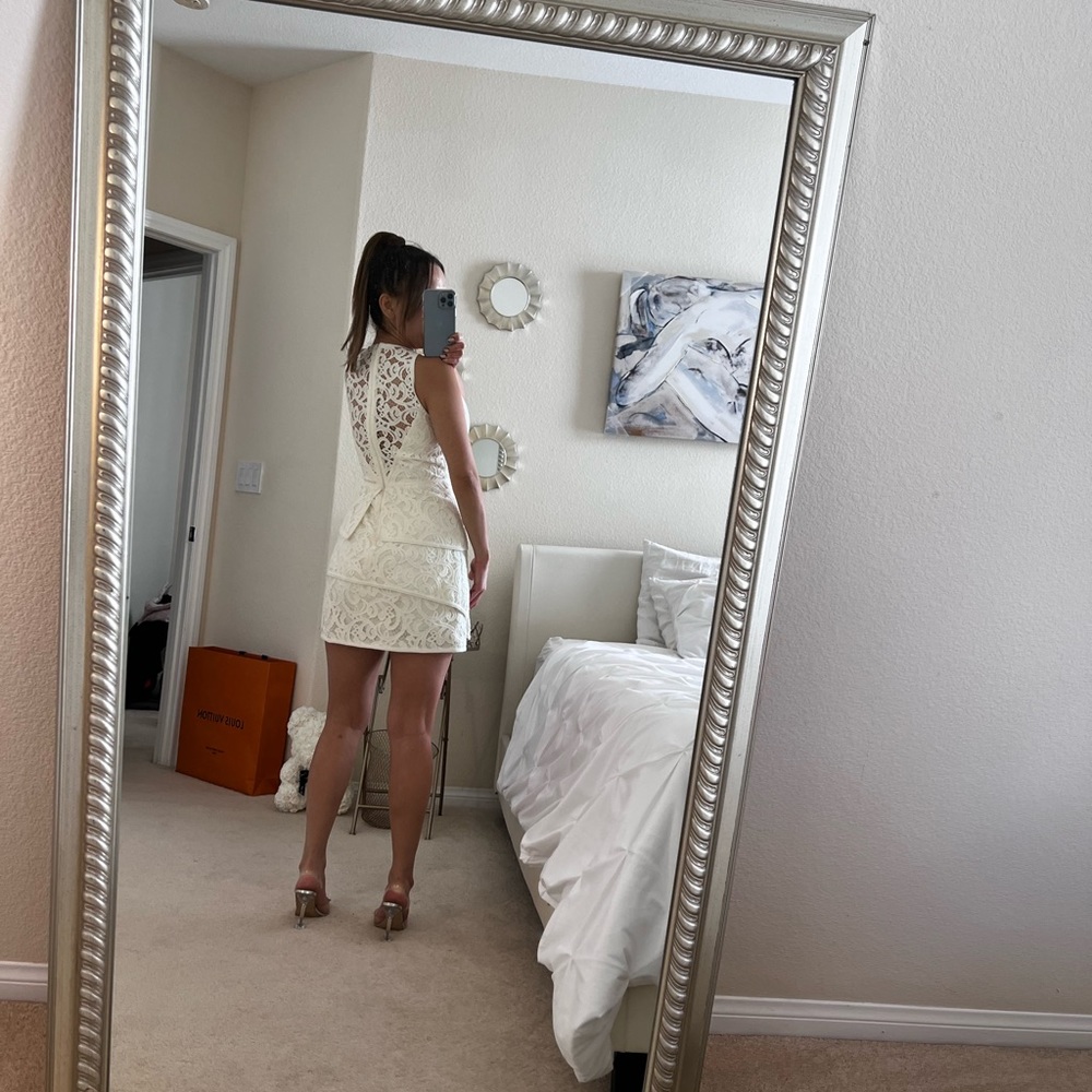๐ BcbgMaxAzria White Dress - Picture 6 of 9
